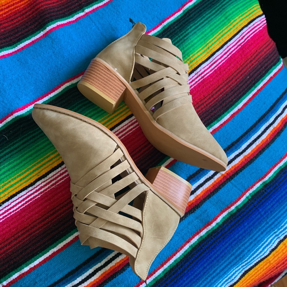 Strap booties - Picture 3 of 3